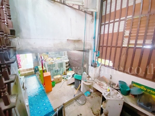  อาคารพาณิชย์ ซอย ท่าอิฐ ติดถนน หลังมุม ใกล้ตลาดนัดสามแยกซอยท่าอิฐ