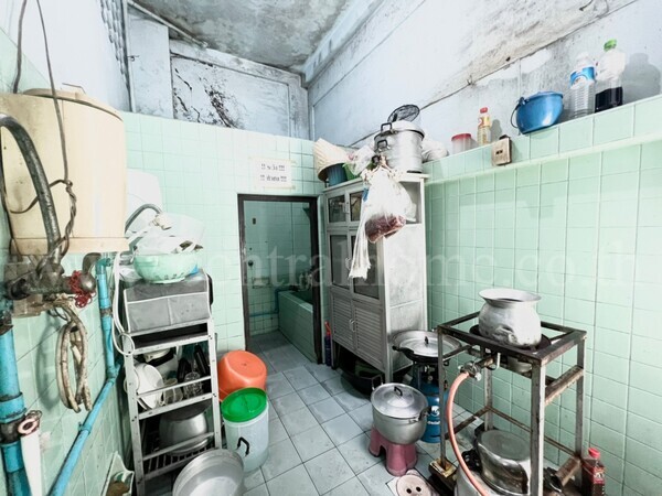  อาคารพาณิชย์  ถนน เทอดไท 49 ( วัดนาคปรก )