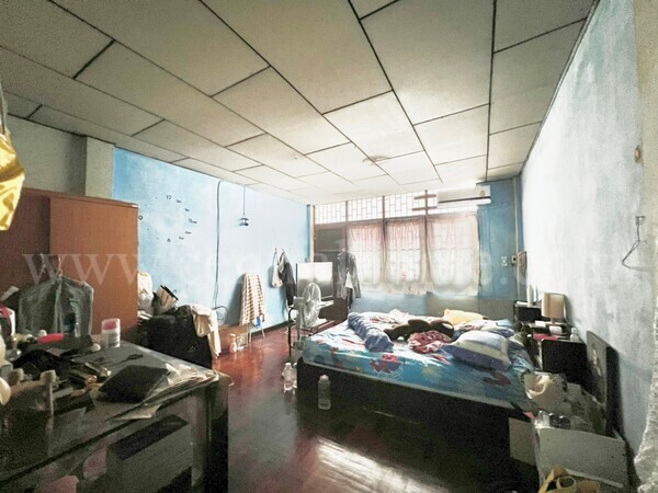  อาคารพาณิชย์  ถนน เทอดไท 49 ( วัดนาคปรก )