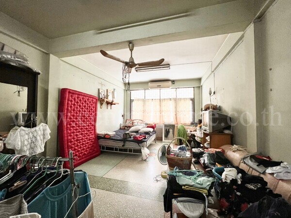  อาคารพาณิชย์  ถนน เทอดไท 49 ( วัดนาคปรก )