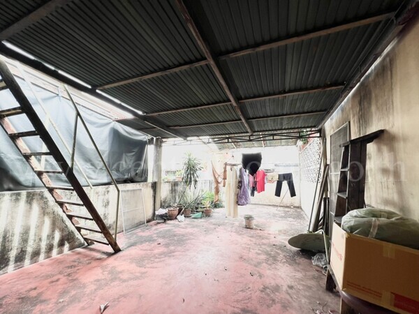  อาคารพาณิชย์  ถนน เทอดไท 49 ( วัดนาคปรก )