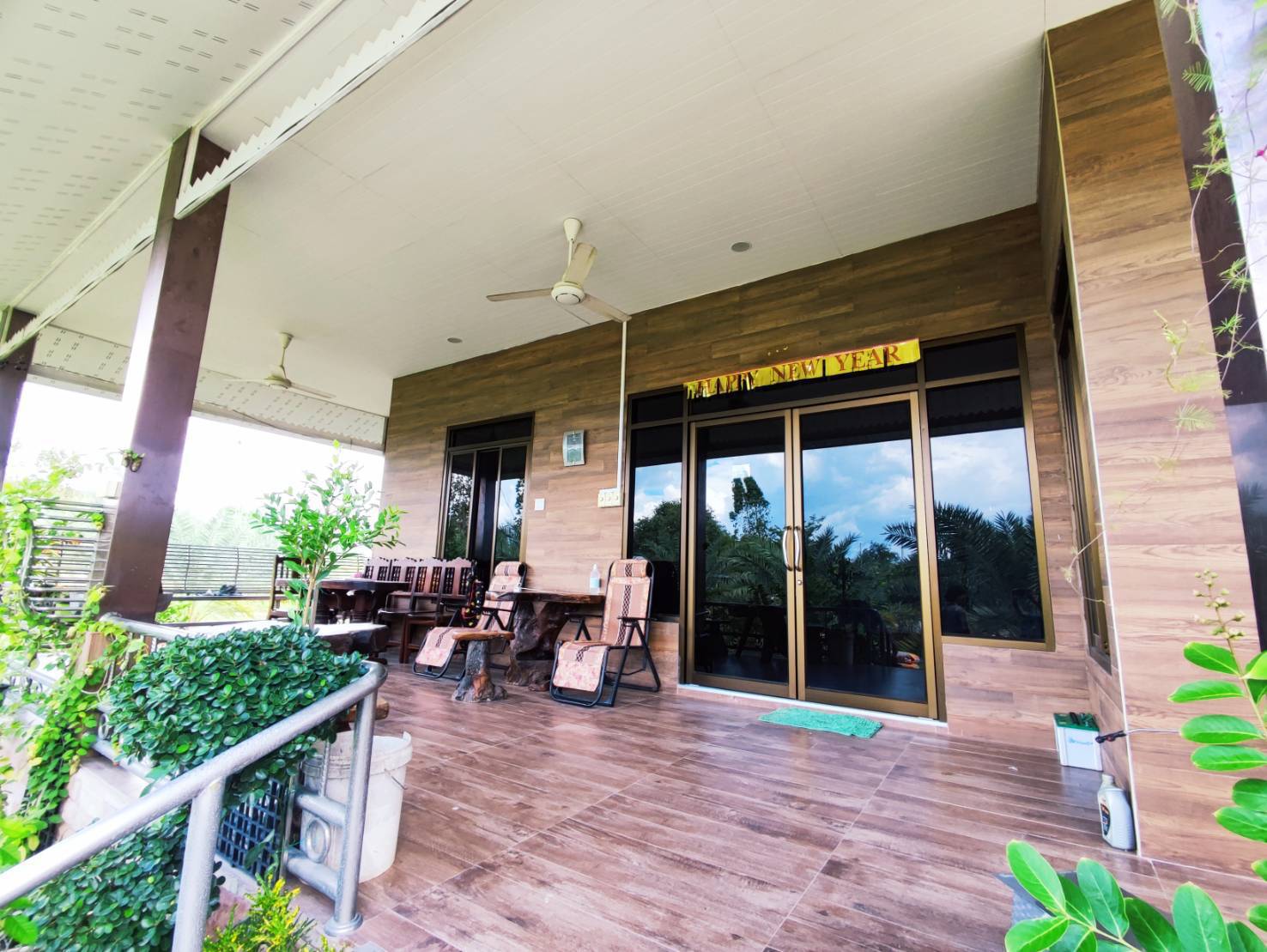 ขายที่ดิน ต.เขาขลุง อ.บ้านโป่ง จ.ราชบุรี พร้อมบ้าน 3 หลัง 18 ล้านบาท มีไร่ผลไม้เก็บผลได้เลย