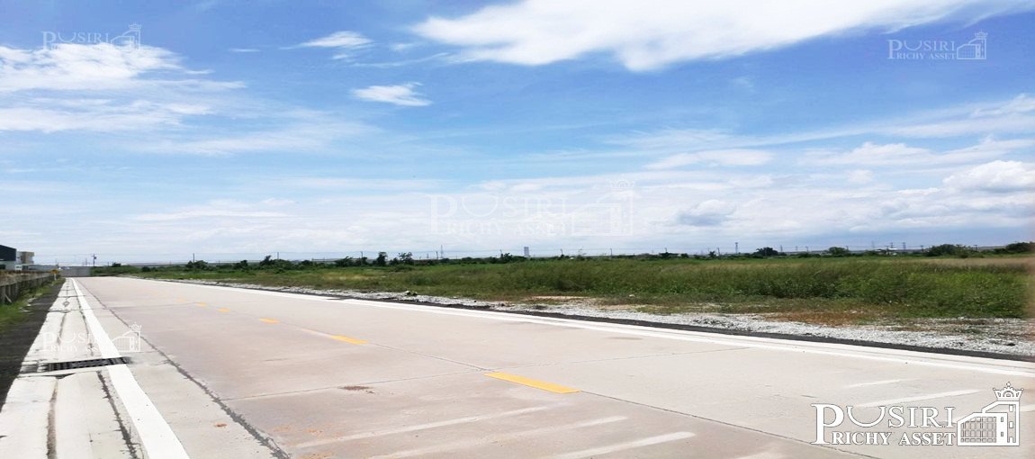 ที่สวยสีม่วง 29 ไร่เศษ ถมเกือบเต็ม เด่น ติดถนน 2 ด้าน เดินทางสะดวกบนถนนเทพารักษ์