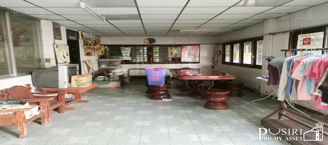 ที่ดินเกือบ 8 ไร่ พร้อมโกดังขนาด 320 ตร.ม.  บ้านพัก 2 ชั้น ใกล้พุทธมณฑลสาย 5 เพียง 1.4 กม. ในราคาที่เปล่า