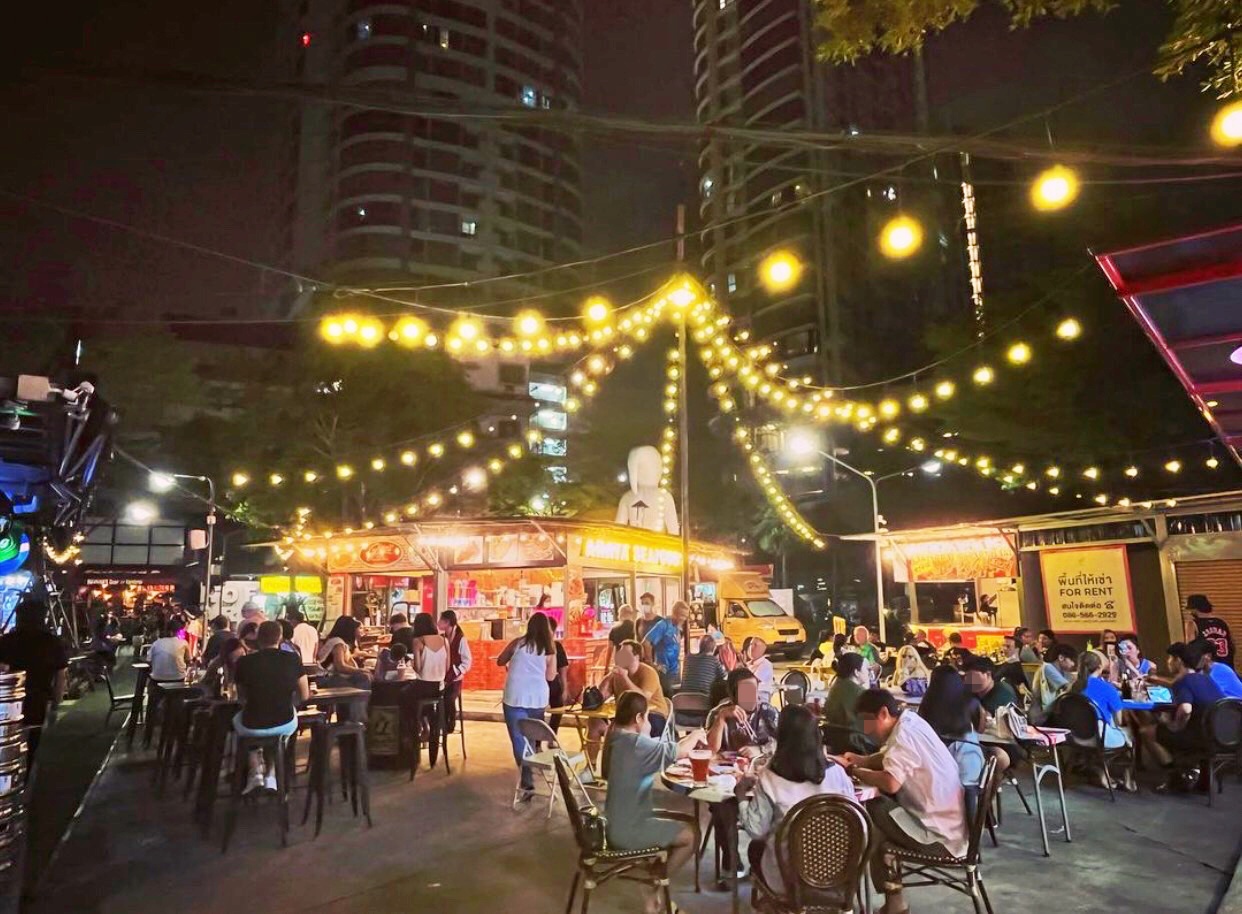 เซ้ง! ร้าน House of Wings  #ลานเบียร์ #ใกล้BTSพระโขนง @W district 
