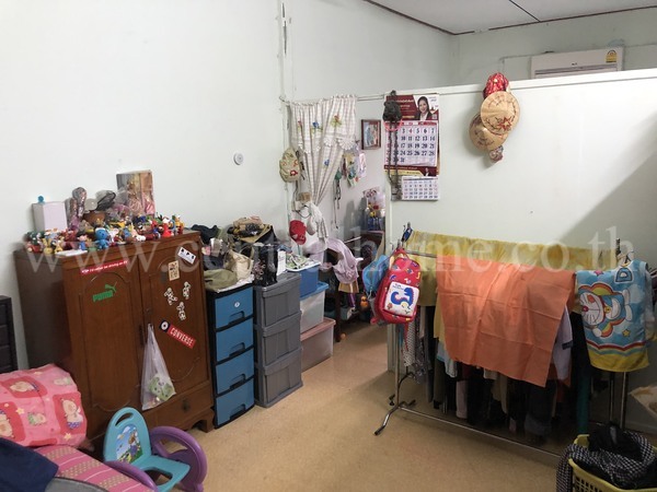 อาคารพาณิชย์ 2 คูหา ใกล้ โบ๊เบ๊ ถนน กรุงเกษม