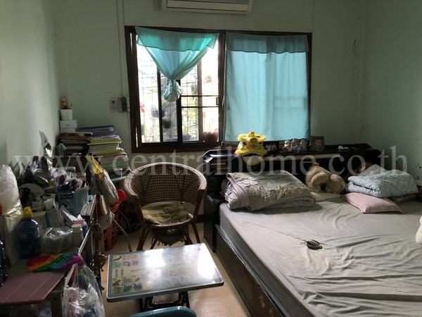 อาคารพาณิชย์ 2 คูหา ใกล้ โบ๊เบ๊ ถนน กรุงเกษม