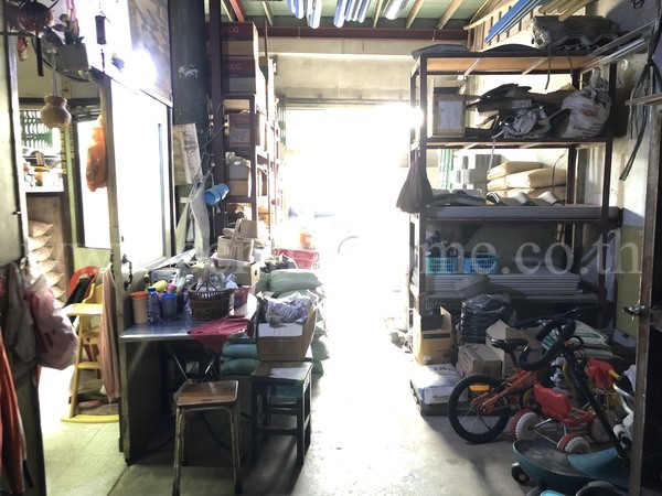 อาคารพาณิชย์ 2 คูหา ใกล้ โบ๊เบ๊ ถนน กรุงเกษม