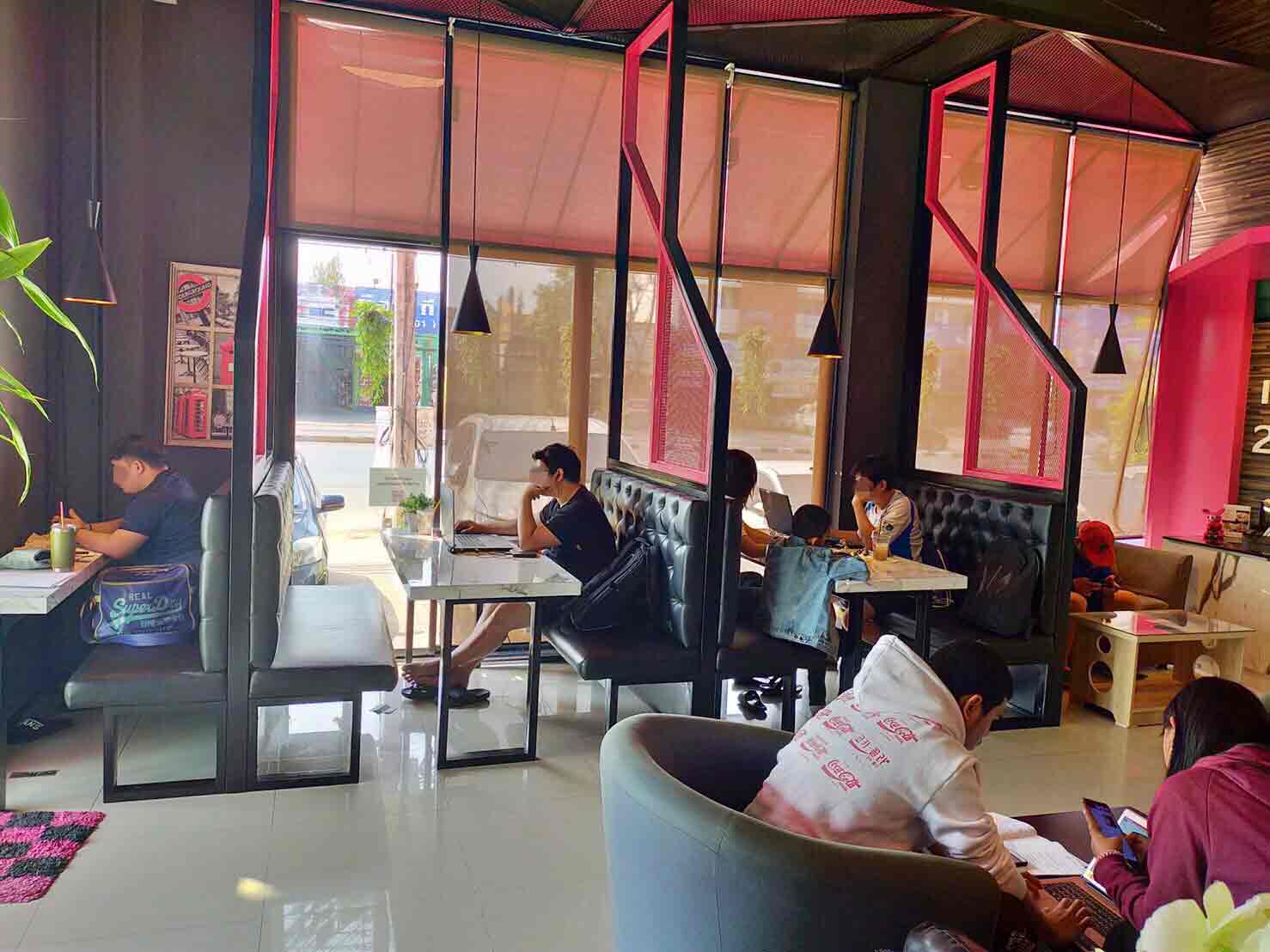 เซ้ง ! ร้านกาแฟ #ใกล้แยกรวมโชค #เชียงใหม่ @Fifth Avenue รวมโชค