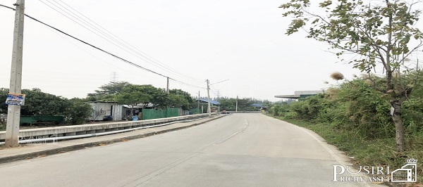 ที่ถมพร้อมใช้ 6 ไร่เศษ หน้ากว้างมากสร้างโรงงานได้ถึง 6,000 ตารางเมตร พร้อมการเดินทางที่สะดวก ใกล้ถนนเศรษฐกิจ 1 กม. เชื่อมต่อถนนเลียบคลองสี่วา-เอกชัย 