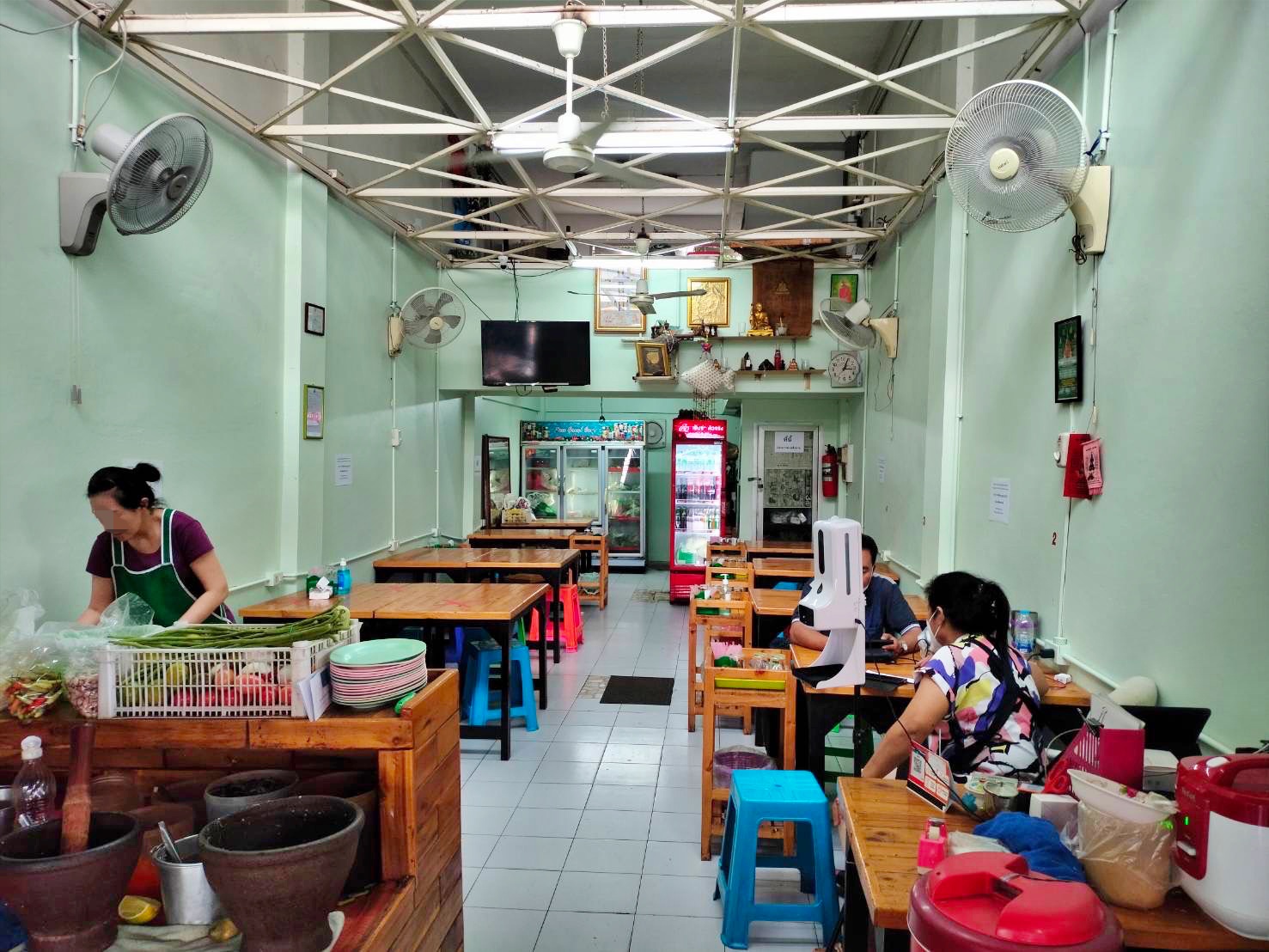เซ้ง! ร้านอาหาร-เครื่องดื่ม  #แซ่บสุดใจ #ทองหล่อซอย9 @อยู่ต้นซอย