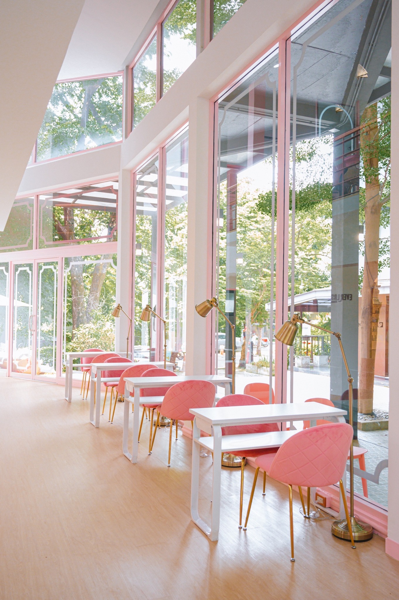 เซ้งร้าน! ทำเล็บ-ทำผม  #ร้านสวยมาก #พร้อมช่างประจำ @วังทองหลาง กทม