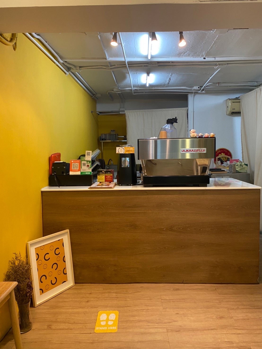 เซ้งด่วน! ร้านกาแฟ  #สีลมซอย3 #หน้าทางเข้าตลาดละลายทรัพย์ 