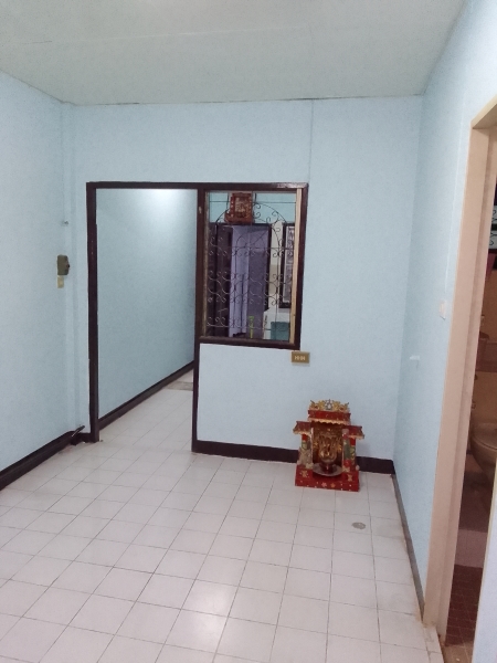 ขาย ทาวน์เฮาส์ 2 ชั้น ซอย ลาดปลาเค้า 42  เข้าซอยเพียง 20 เมตร เดินทาวสะดวก 