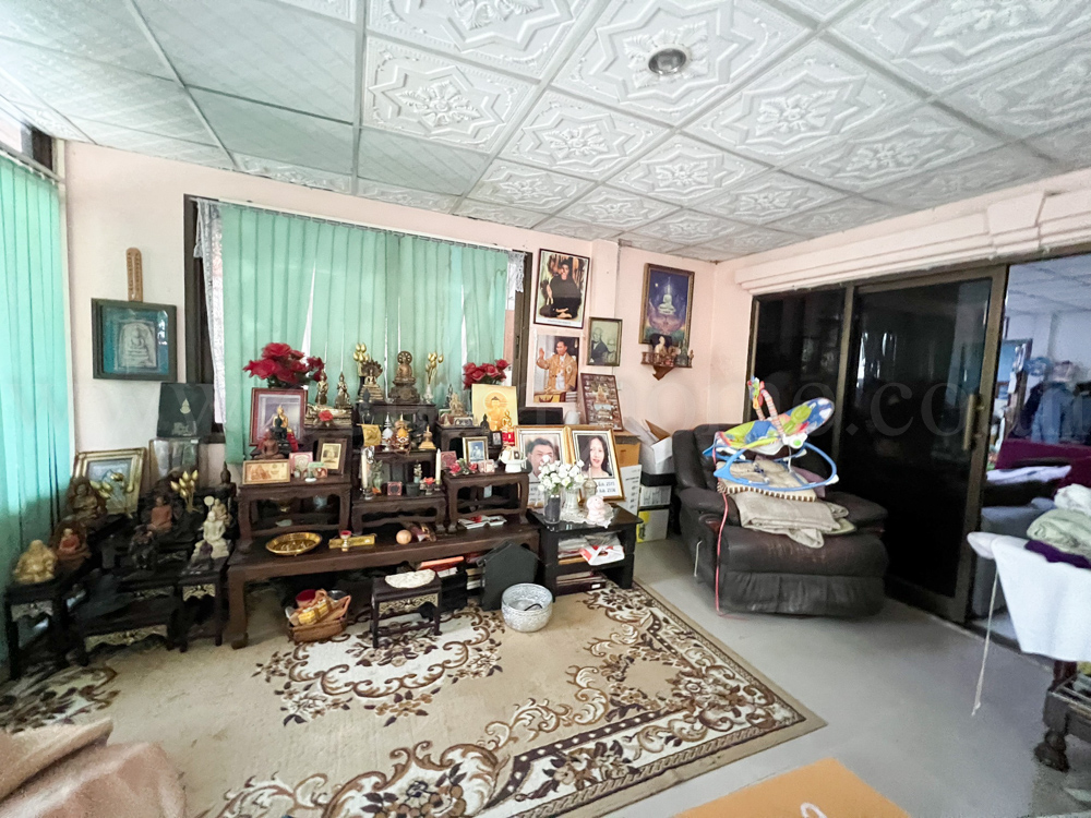 ทาวน์เฮาส์ เอเวอร์กรีน บางนา - ตราด 56 หลังริม 2 หลัง ตีทะลุ