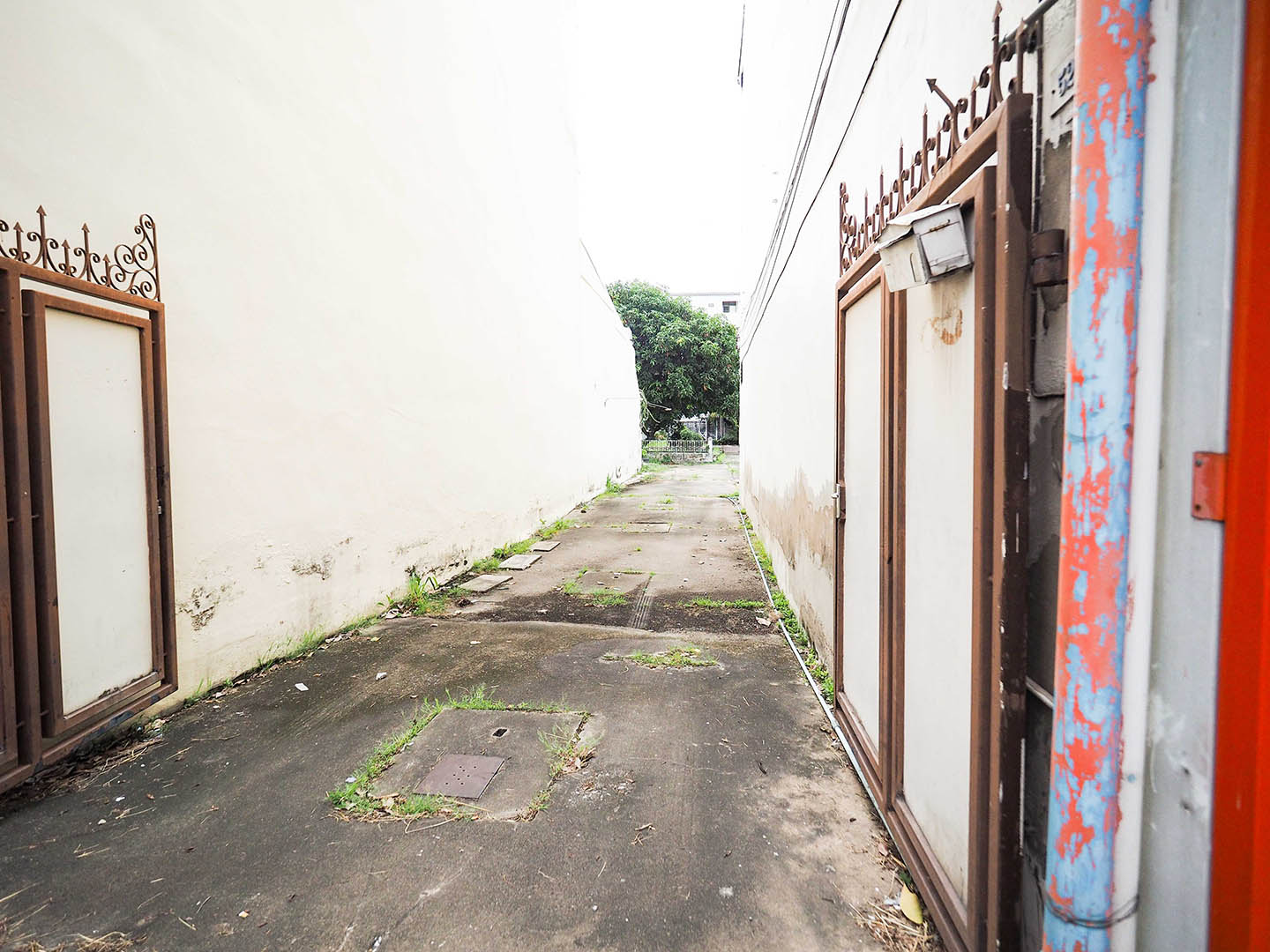 ที่ดินพร้อม สิ่งปลูกสร้าง ติดถนน ประชาราษฎร์ สาย 1 