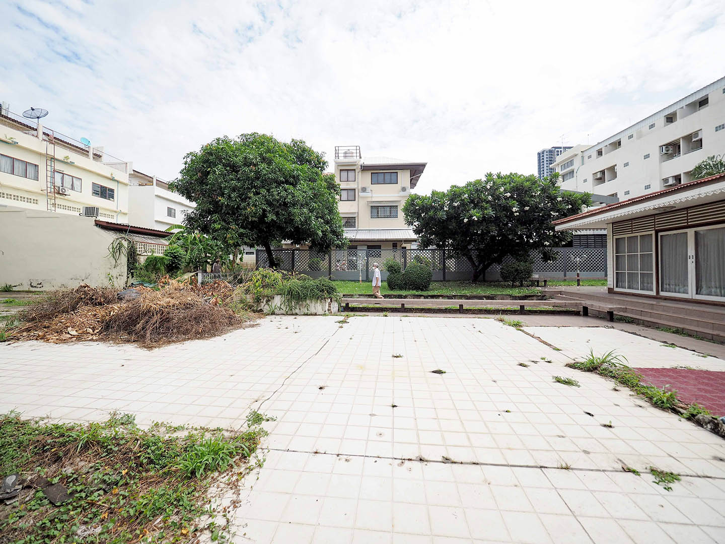 ที่ดินพร้อม สิ่งปลูกสร้าง ติดถนน ประชาราษฎร์ สาย 1 