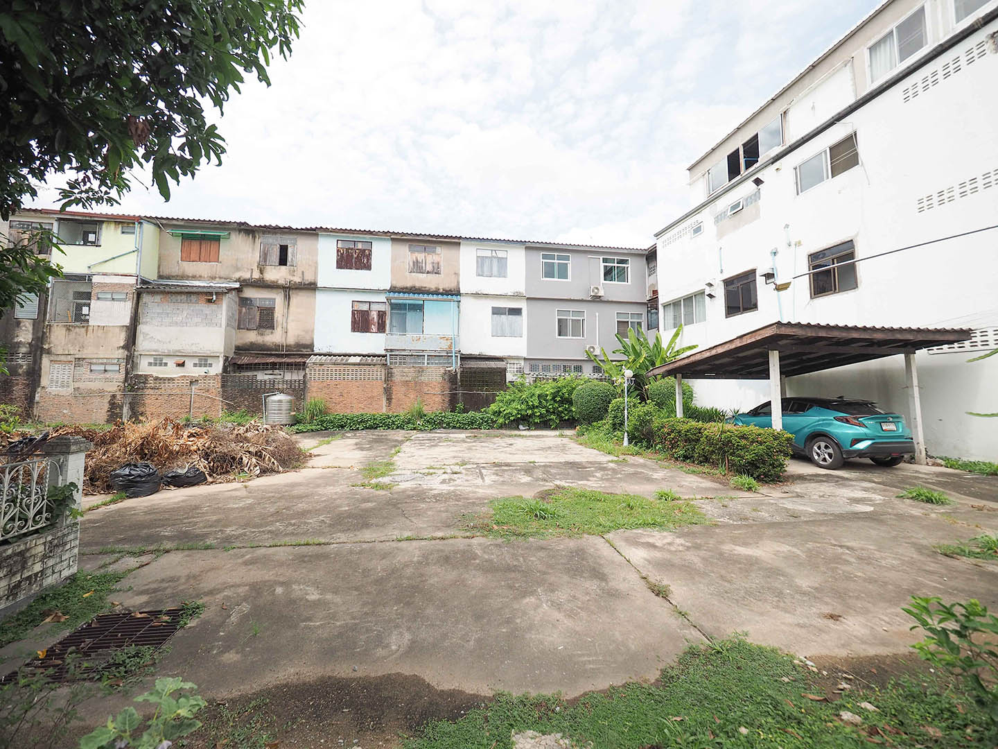 ที่ดินพร้อม สิ่งปลูกสร้าง ติดถนน ประชาราษฎร์ สาย 1 