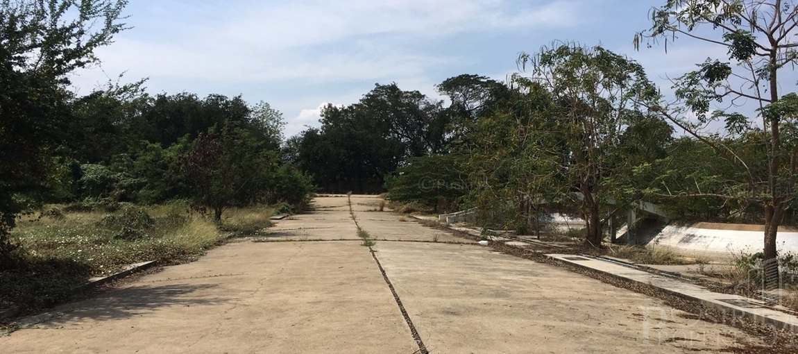  โกดังให้เช่า คุ้มค่ามาก พร้อมบ้านพักคนงาน แข็งแรง ติดถนนใหญ่ ถนนกว้าง