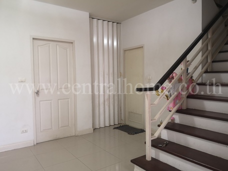 ทาวน์โฮม 2 ชั้น  หมู่บ้าน ทรัพย์รุ่งเรือง ซิตี้ บางปู