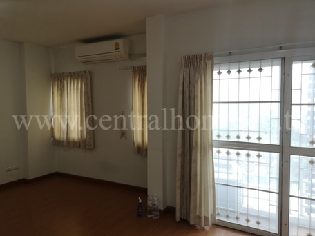 ทาวน์โฮม 2 ชั้น  หมู่บ้าน ทรัพย์รุ่งเรือง ซิตี้ บางปู