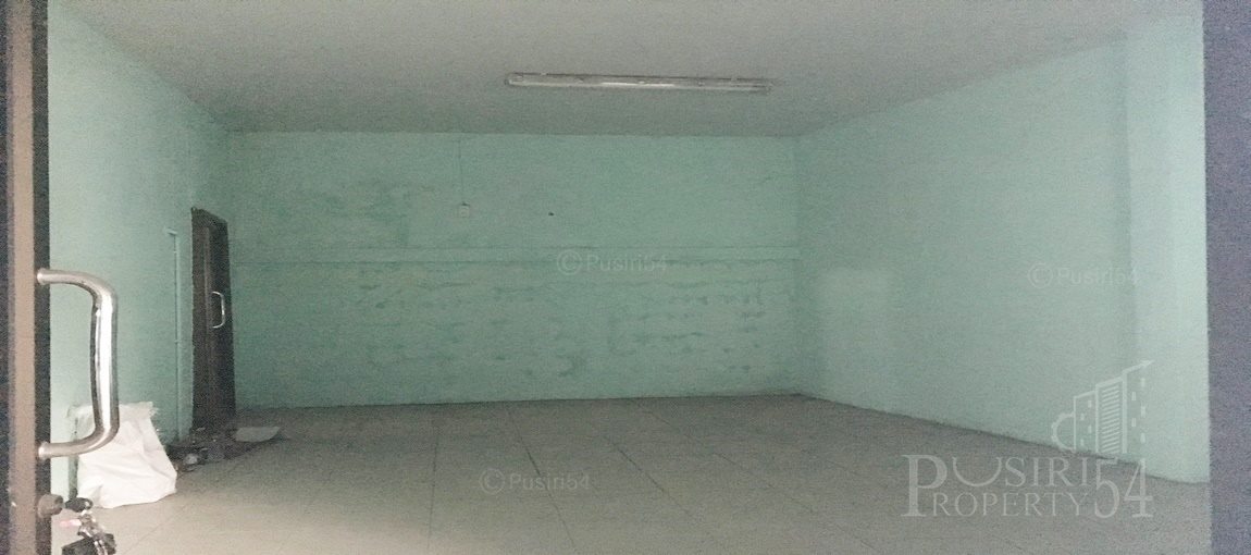 ขาย / ให้เช่า 300 ตารางเมตร เดินทางสะดวก ใกล้ถนนหลัก เส้นเพชรเกษม เพียง 300 เมตร อ้อมน้อย - KK2839S