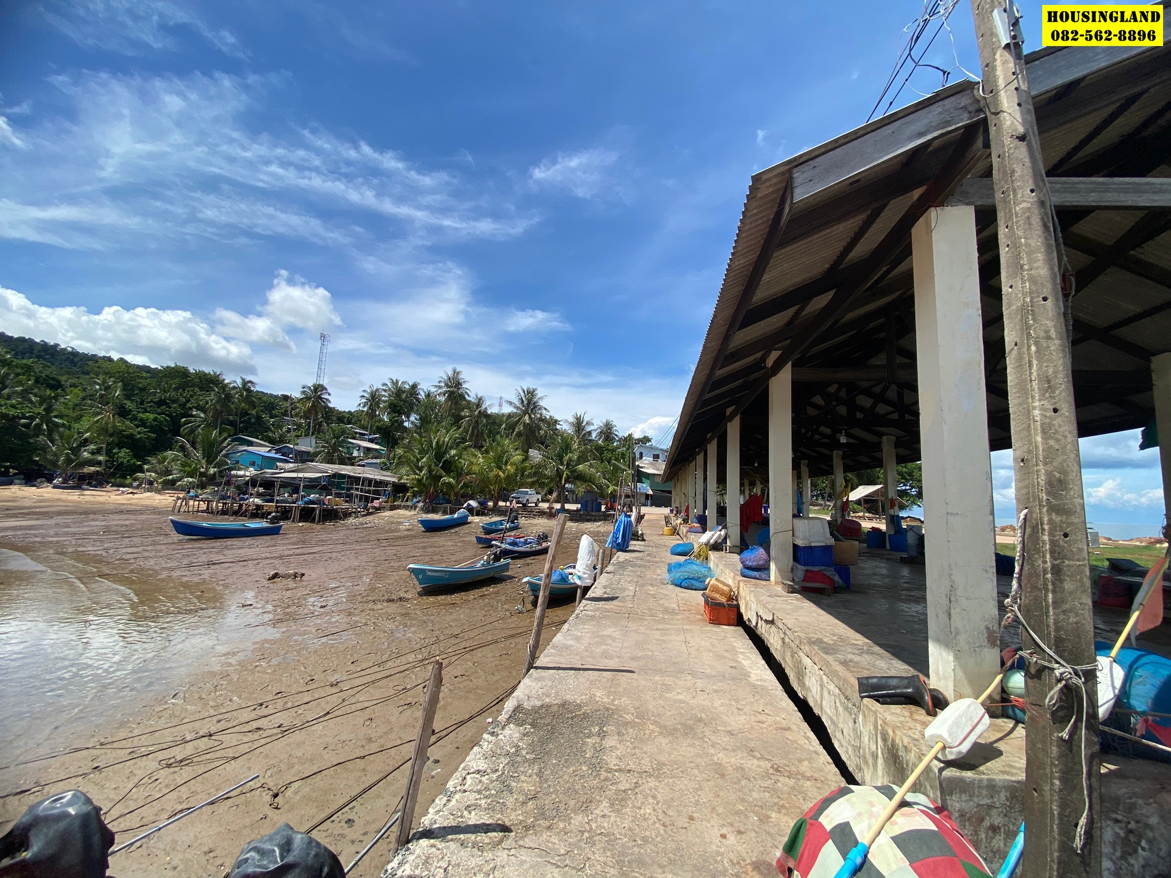 ขายที่ดินสวย ติดทะเล  4 ไร่ 2 งาน 2 ตารางวา - ตำบลหาดเล็ก อำเภอคลองใหญ่ จังหวัดตราด 