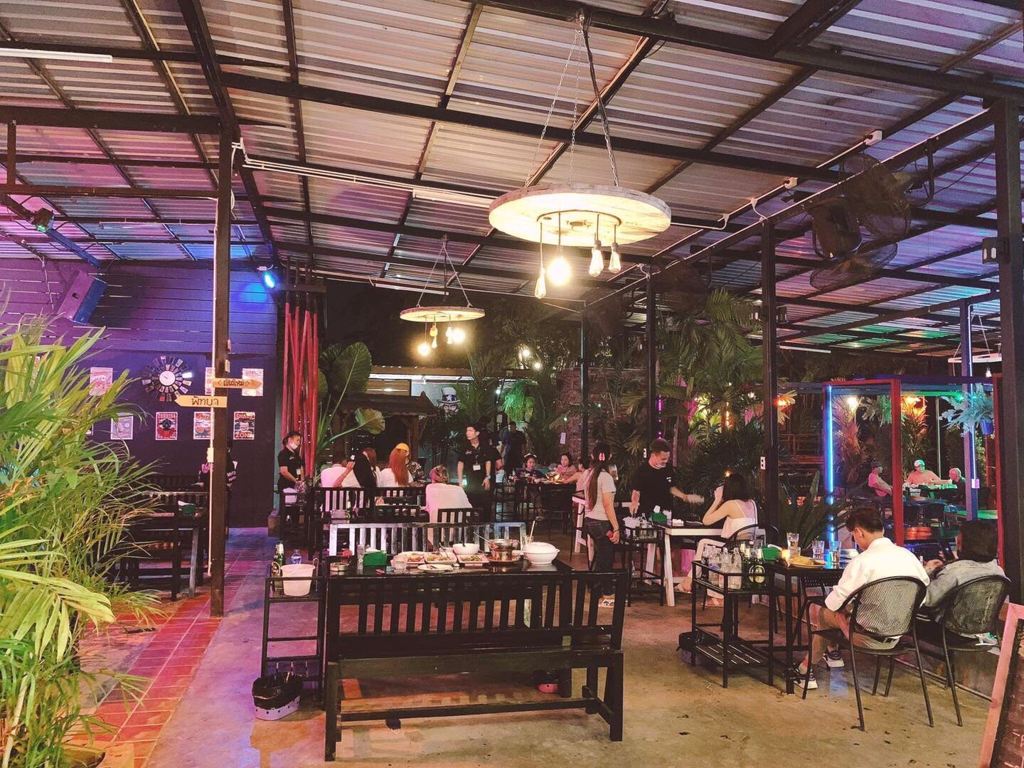 ให้เช่า ร้านอาหาร พื้นที่ประมาณ  1ไร่ ติดน้ำ ใจกลางเมืองพัทยาใต้