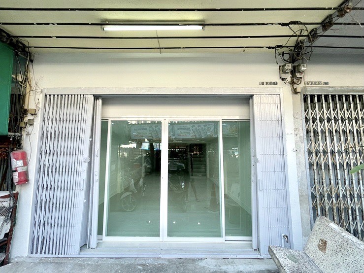 ขายอาคารพาณิชย์ใกล้ MRT เตาปูน รีโนเวทใหม่ทั้งหลัง   Building house For sell 5 Floor