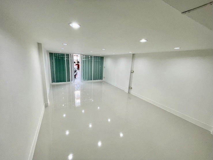 ขายอาคารพาณิชย์ใกล้ MRT เตาปูน รีโนเวทใหม่ทั้งหลัง   Building house For sell 5 Floor