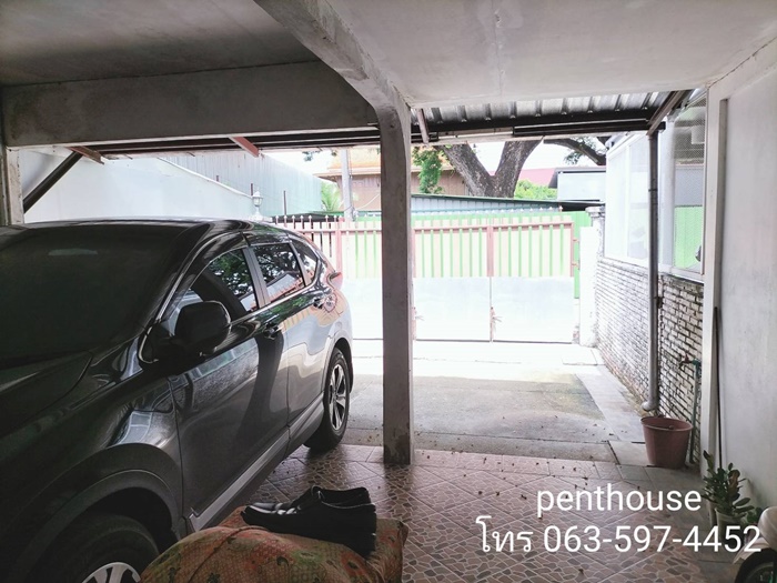 ด่วน! ขายถูกที่สุด ทาวน์โฮม 2 ชั้น ใจกลางเมือง ลาดพร้าว 48 เนื้อที่ 37 ตร.ว. ทำเลดี เดินทางสะดวก ใกล้รถไฟฟ้าสีเหลืองเพียง  800 เมตร