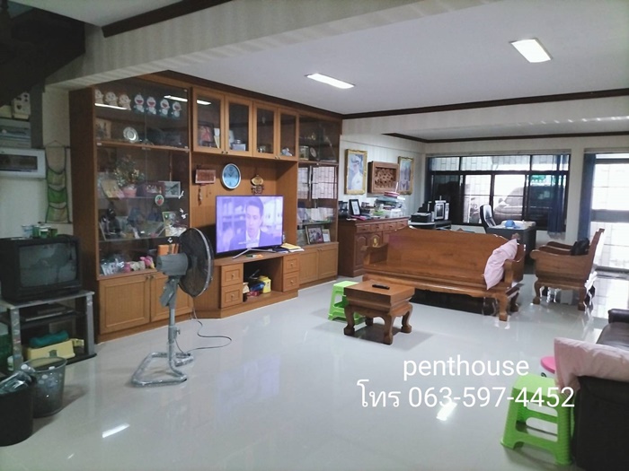 ด่วน! ขายถูกที่สุด ทาวน์โฮม 2 ชั้น ใจกลางเมือง ลาดพร้าว 48 เนื้อที่ 37 ตร.ว. ทำเลดี เดินทางสะดวก ใกล้รถไฟฟ้าสีเหลืองเพียง  800 เมตร