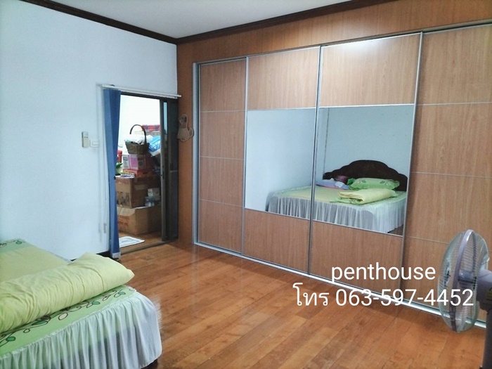 ด่วน! ขายถูกที่สุด ทาวน์โฮม 2 ชั้น ใจกลางเมือง ลาดพร้าว 48 เนื้อที่ 37 ตร.ว. ทำเลดี เดินทางสะดวก ใกล้รถไฟฟ้าสีเหลืองเพียง  800 เมตร