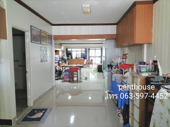 ด่วน! ขายถูกที่สุด ทาวน์โฮม 2 ชั้น ใจกลางเมือง ลาดพร้าว 48 เนื้อที่ 37 ตร.ว. ทำเลดี เดินทางสะดวก ใกล้รถไฟฟ้าสีเหลืองเพียง  800 เมตร