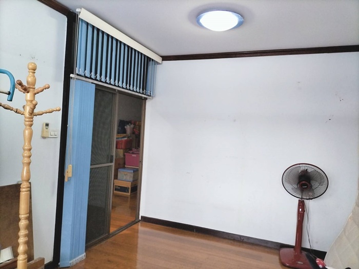 ด่วน! ขายถูกที่สุด ทาวน์โฮม 2 ชั้น ใจกลางเมือง ลาดพร้าว 48 เนื้อที่ 37 ตร.ว. ทำเลดี เดินทางสะดวก ใกล้รถไฟฟ้าสีเหลืองเพียง  800 เมตร