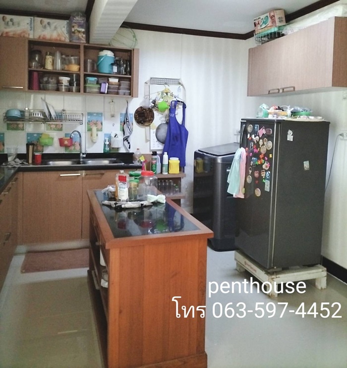 ด่วน! ขายถูกที่สุด ทาวน์โฮม 2 ชั้น ใจกลางเมือง ลาดพร้าว 48 เนื้อที่ 37 ตร.ว. ทำเลดี เดินทางสะดวก ใกล้รถไฟฟ้าสีเหลืองเพียง  800 เมตร