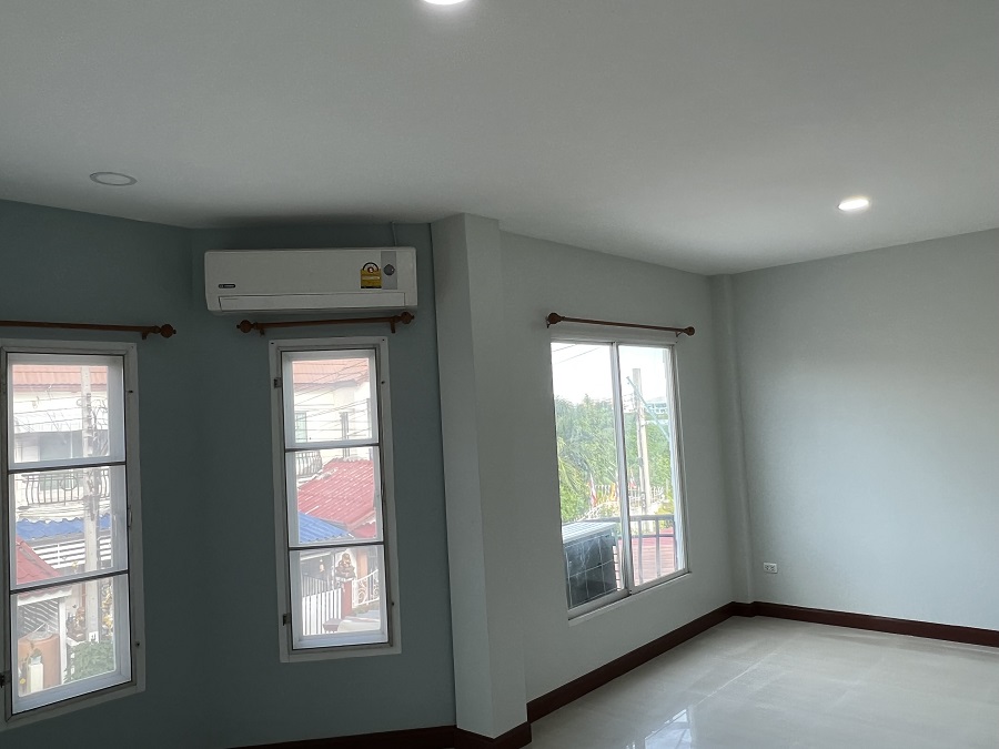 ขายทาวน์เฮาส์ นครทองเพรสซิเด้นท์ ตำหรุ-บางพลี ตกแต่งใหม่ๆ พร้อมอยู่