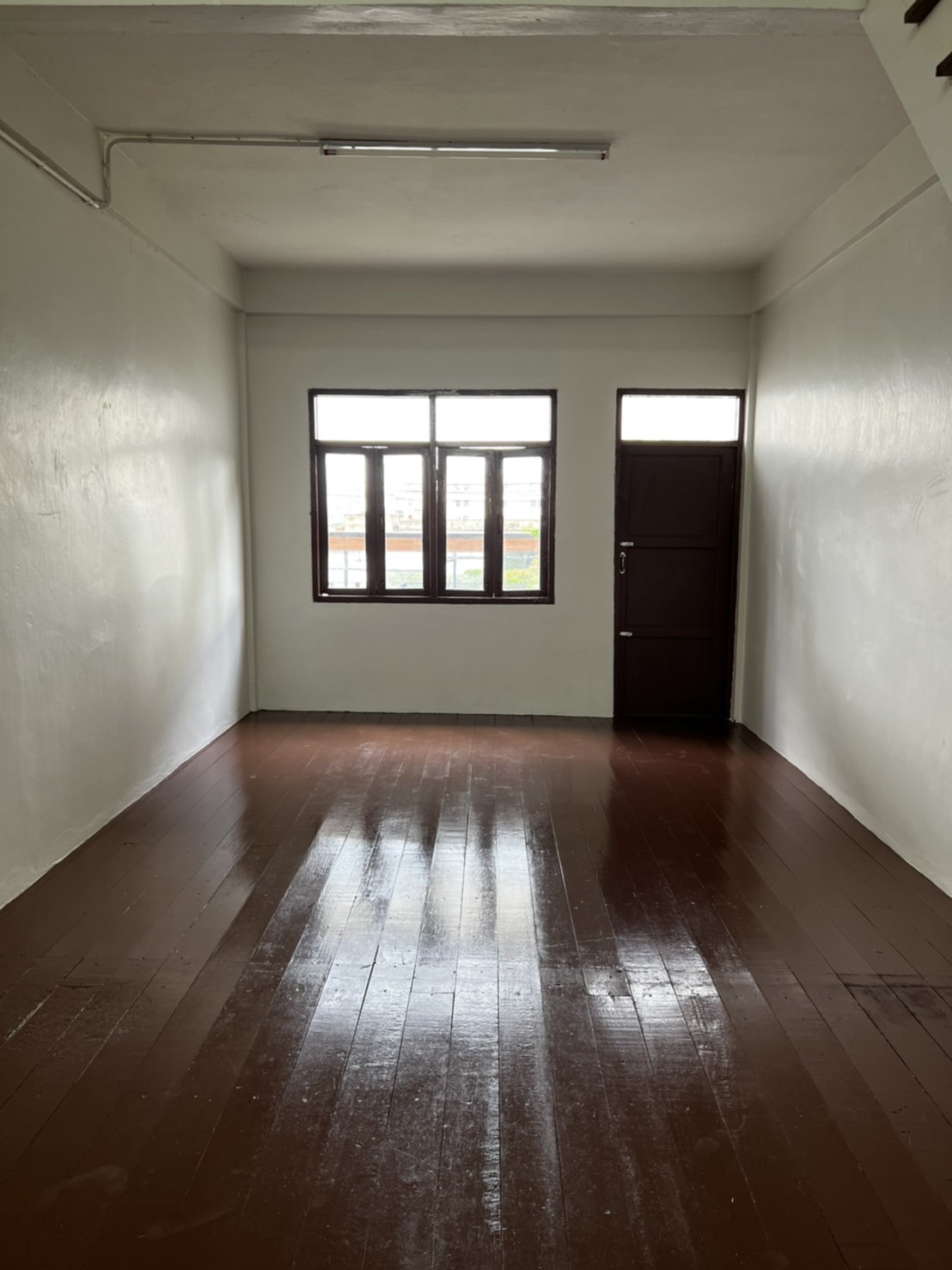 เซ้งหรือให้เช่า อาคารพาณิชย์ 3 ชั้น + ดาดฟ้า รีโนเวทใหม่สุดในย่านนี้ ถนนจรัญสนิทวงศ์