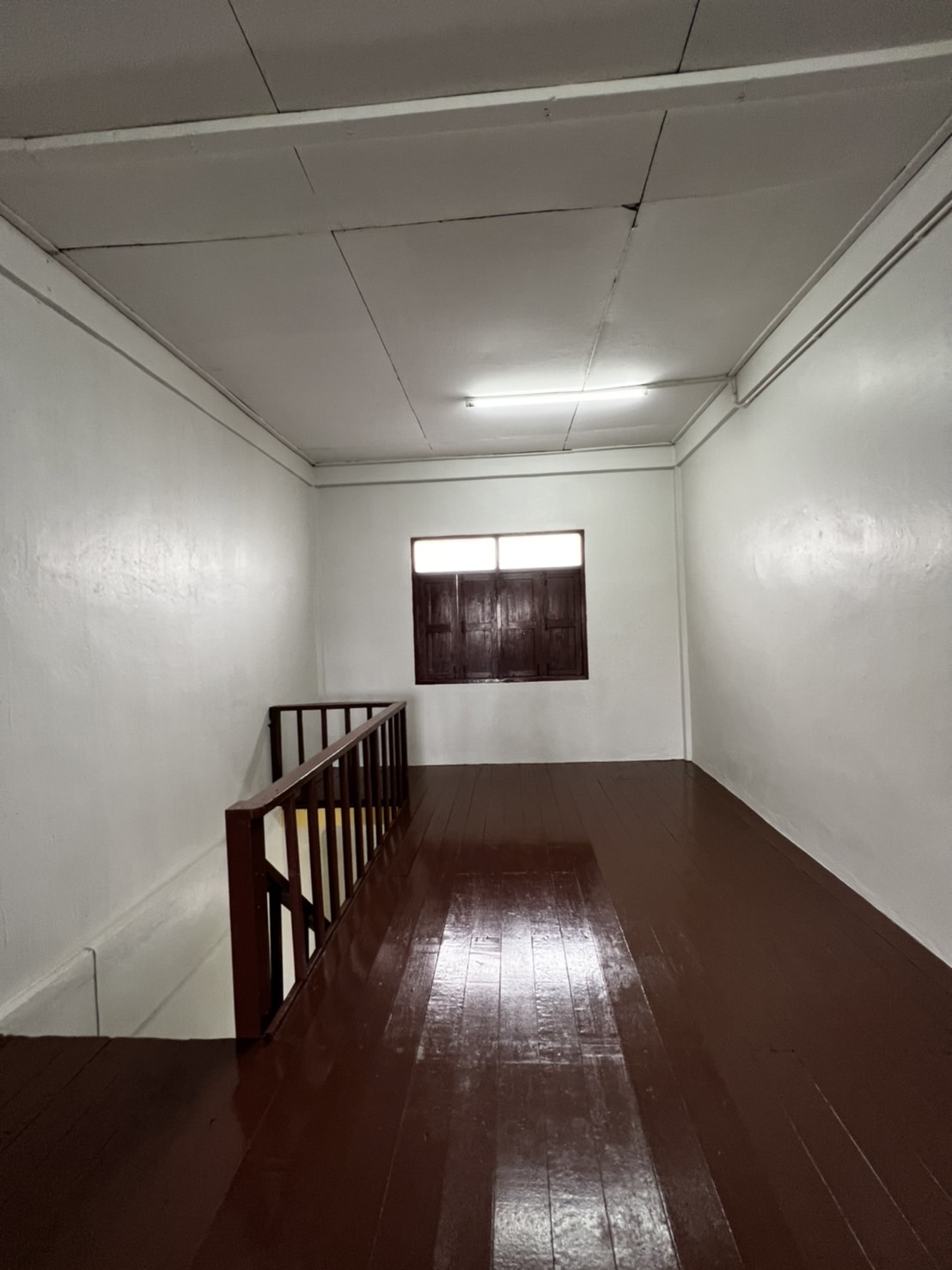 เซ้งหรือให้เช่า อาคารพาณิชย์ 3 ชั้น + ดาดฟ้า รีโนเวทใหม่สุดในย่านนี้ ถนนจรัญสนิทวงศ์