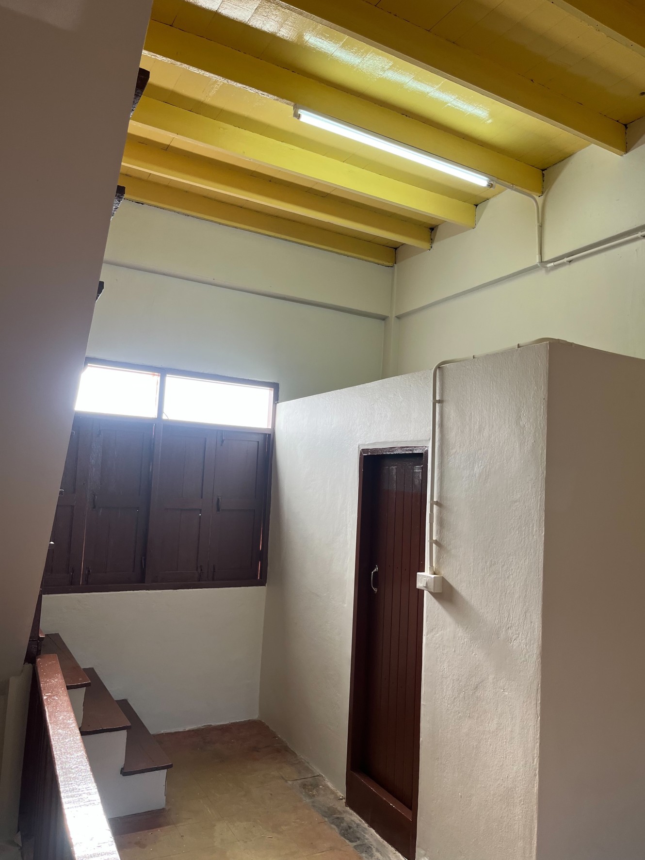 เซ้งหรือให้เช่า อาคารพาณิชย์ 3 ชั้น + ดาดฟ้า รีโนเวทใหม่สุดในย่านนี้ ถนนจรัญสนิทวงศ์