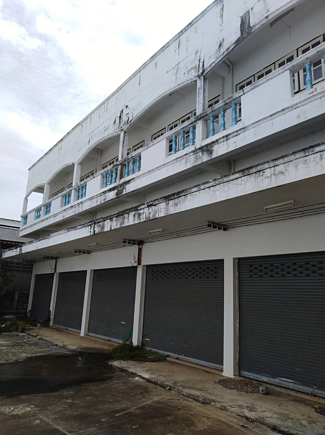 ให้เช่าอาคารพาณิชย์ มี 6 คูหาติดกัน ถนนอรุณประเสริฐ โซนในเมืองอ.ประทาย จ.นครราชสีมา