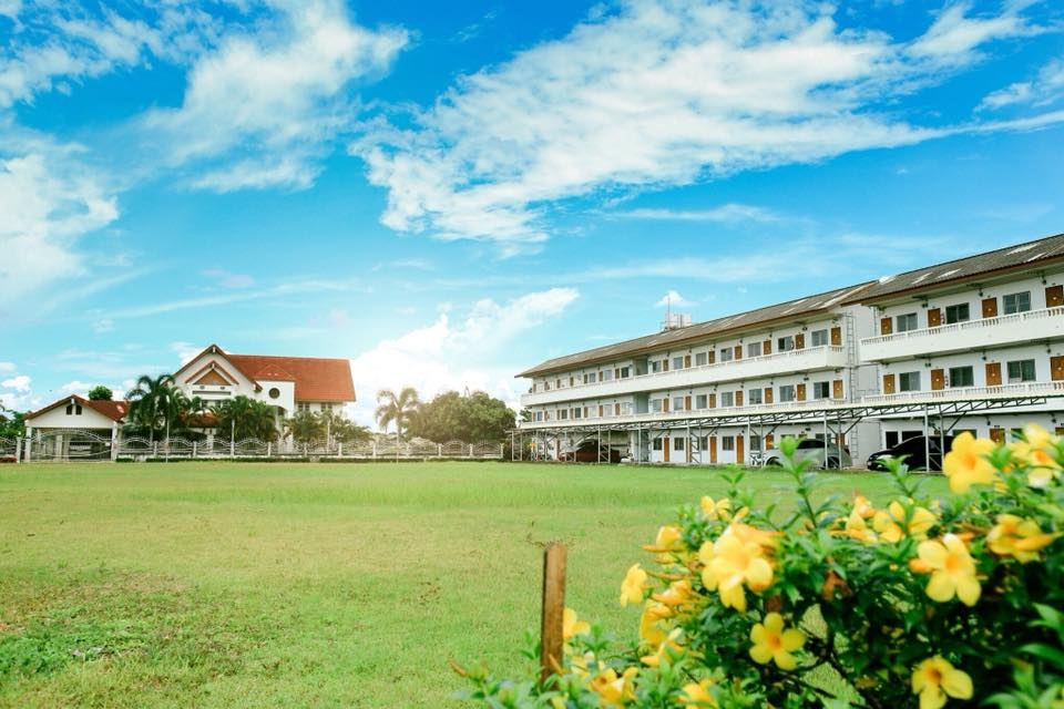 ขายกิจการ โรงแรม,ห้องพักรายวัน/เดือน,รีสอร์ท ,ห้องแถว,บ้าน 2 ชั้นขนาดใหญ่  บนที่ดิน 13 ไร่ 318 ตารางวา  อยู่ติดถนนพหลโยธิน อ.เมือง จ.เชียงราย 