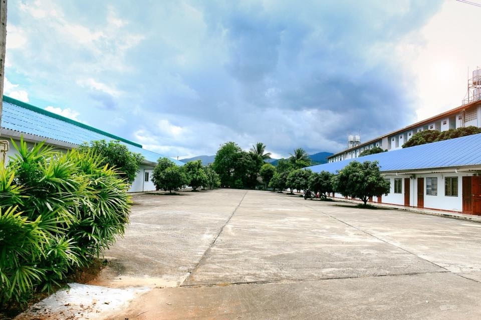 ขายกิจการ โรงแรม,ห้องพักรายวัน/เดือน,รีสอร์ท ,ห้องแถว,บ้าน 2 ชั้นขนาดใหญ่  บนที่ดิน 13 ไร่ 318 ตารางวา  อยู่ติดถนนพหลโยธิน อ.เมือง จ.เชียงราย 