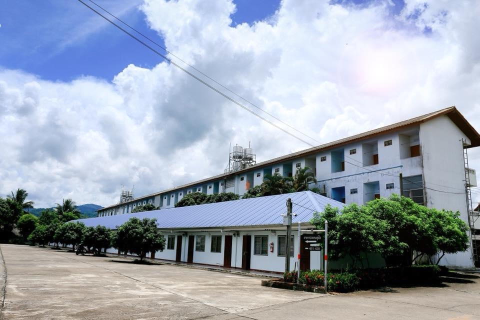 ขายกิจการ โรงแรม,ห้องพักรายวัน/เดือน,รีสอร์ท ,ห้องแถว,บ้าน 2 ชั้นขนาดใหญ่  บนที่ดิน 13 ไร่ 318 ตารางวา  อยู่ติดถนนพหลโยธิน อ.เมือง จ.เชียงราย 