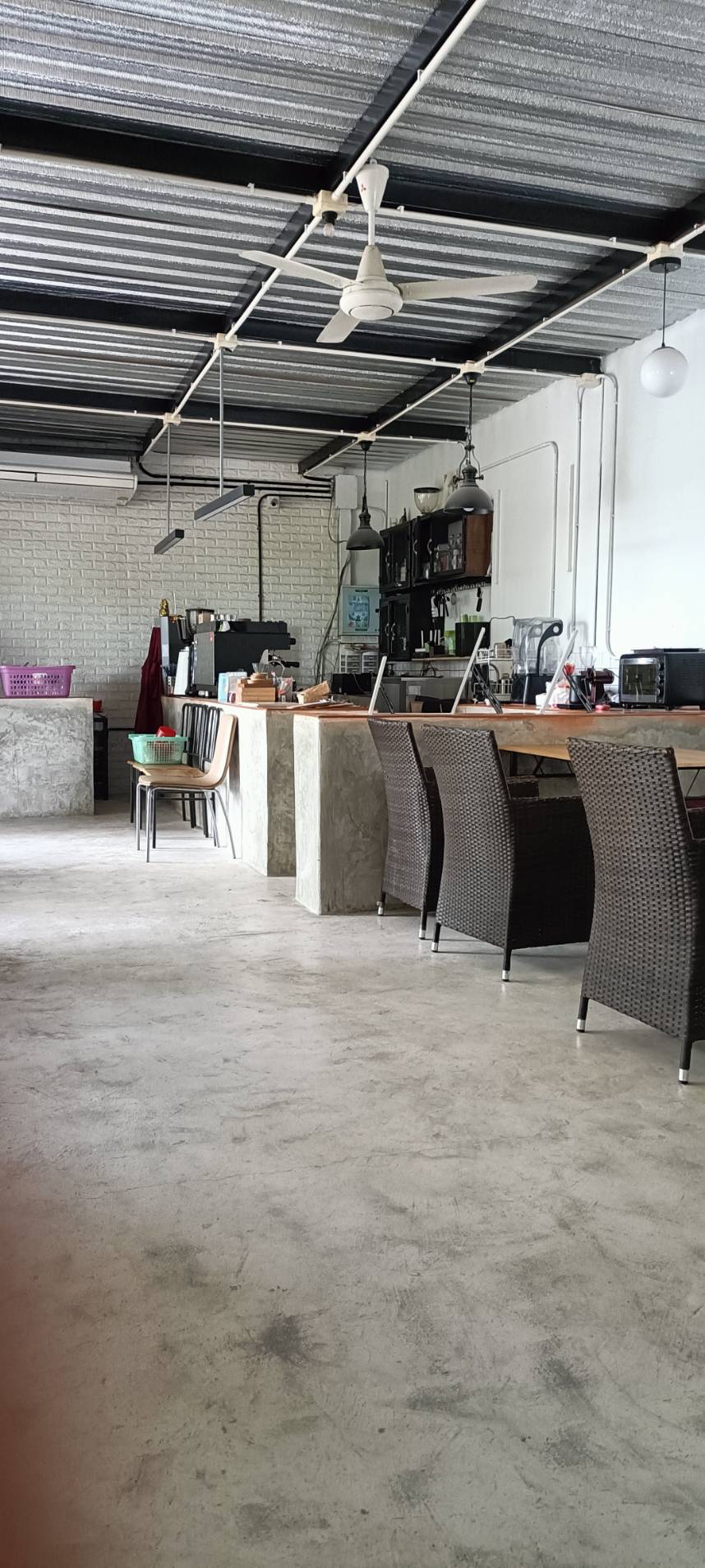 ขาย ร้านกาแฟพร้อมอุปกรณ์ครบ + ห้องเช่า 6 ห้อง ทำเลดีมาก บางแสนสาย3