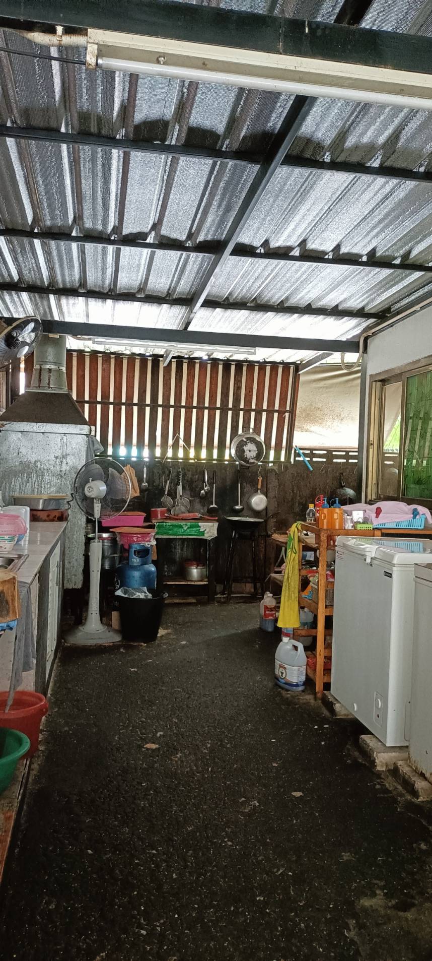 ขาย ร้านกาแฟพร้อมอุปกรณ์ครบ + ห้องเช่า 6 ห้อง ทำเลดีมาก บางแสนสาย3