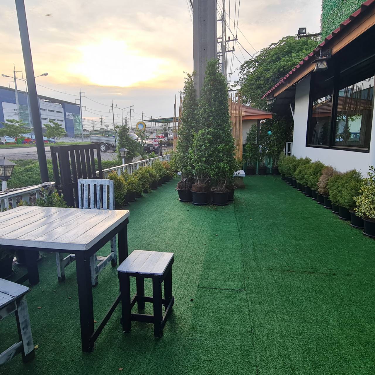 เซ้งกิจการ ร้านอาหารพร้อมอุปกรณ์ ติดถนนใหญ่ ฝั่งตรงข้ามทางเข้านิคมฯบางปะอิน