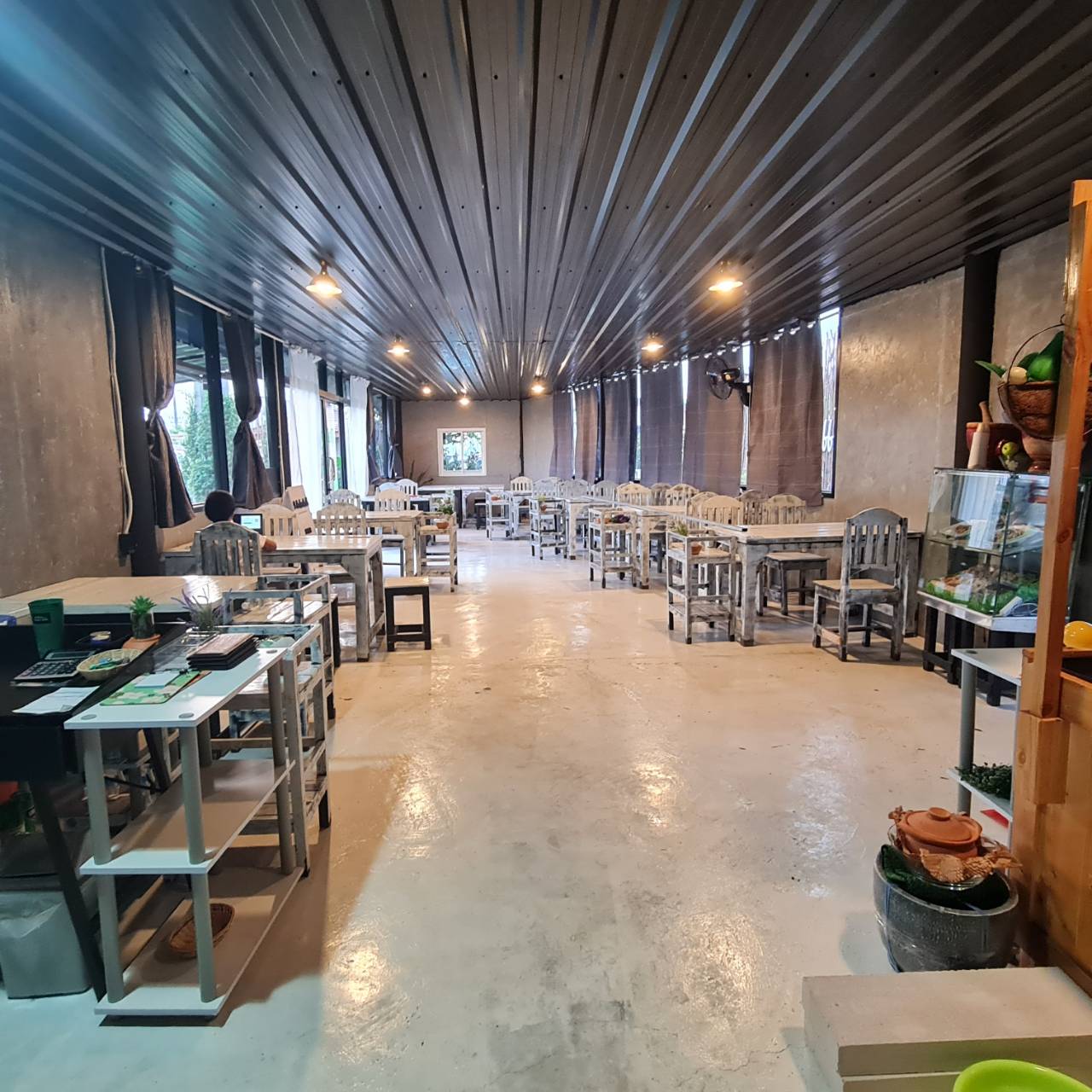 เซ้งกิจการ ร้านอาหารพร้อมอุปกรณ์ ติดถนนใหญ่ ฝั่งตรงข้ามทางเข้านิคมฯบางปะอิน