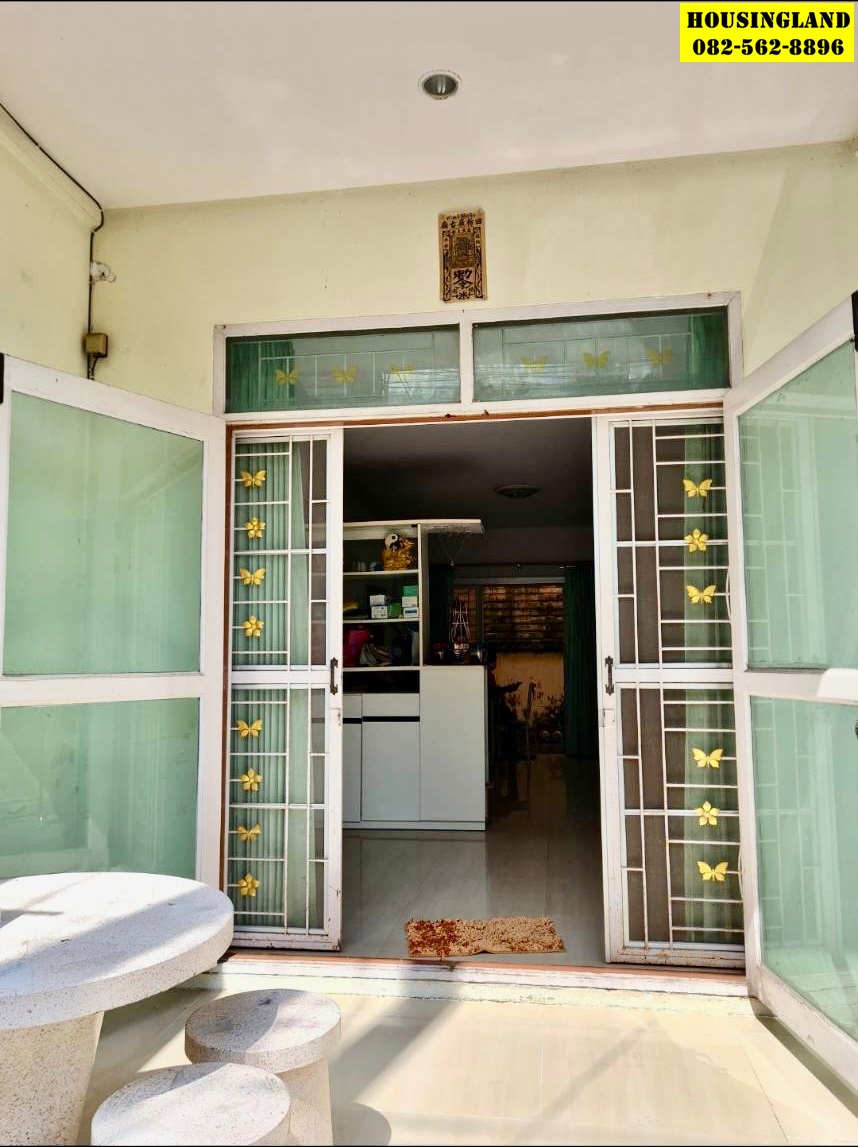 ขายด่วนทาวน์เฮาส์2ชั้นหมู่บ้านมันฑกานต์  ตำบลลาดสวาย  อำเภอลำลูกกา จังหวัดปทุมธานี 