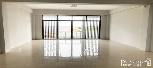 ขายอาคารพาณิชย์ 8 ห้อง สร้างใหม่สไตล์โมเดิร์น 3.5 ชั้น+ดาดฟ้า พื้นที่ใช้สอย 260 ตร.ม. พร้อมเข้าอยู่ได้ทันที ทำลดี ติดถนนสายใยรัก ใกล้ตลาดกระทุ่มแบน เพียง 1.5 กม.-KK4100S